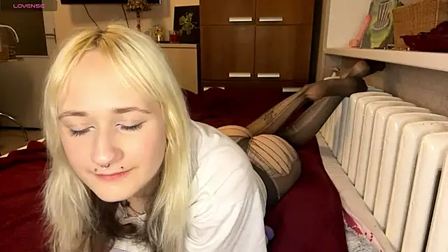 Snapshot of Ulemonala_Cute chatting on 11/08/25, 06:40 Ulemonala Cute online show from 11/08/25, 06:40