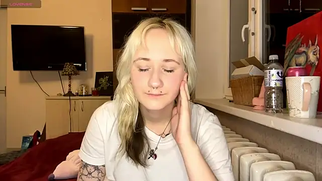 Snapshot of Ulemonala_Cute chatting on 11/18/25, 06:34 Ulemonala Cute online show from 11/18/25, 06:34