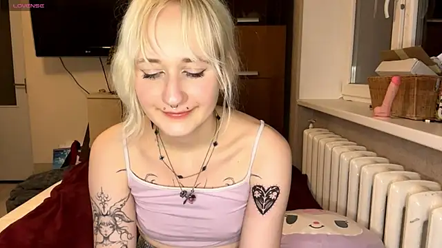 Snapshot of Ulemonala_Cute chatting on 11/19/25, 06:52 Ulemonala Cute online show from 11/19/25, 06:52