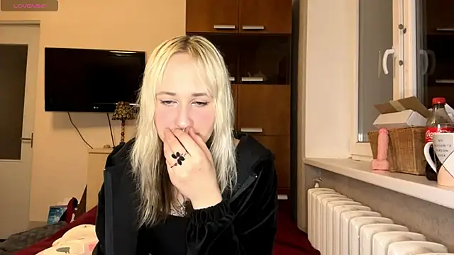 Snapshot of Ulemonala_Cute chatting on 11/21/25, 06:39 Ulemonala Cute online show from 11/21/25, 06:39