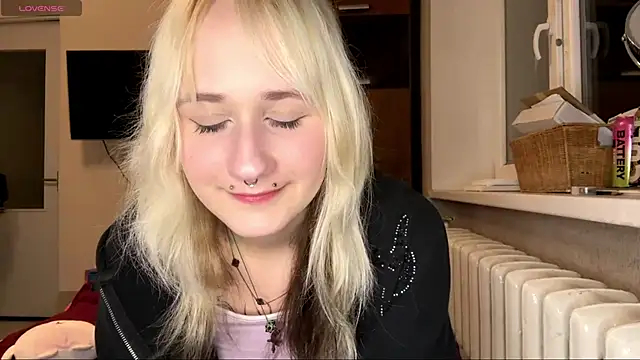 Snapshot of Ulemonala_Cute chatting on 12/14/25, 06:45 Ulemonala Cute online show from 12/14/25, 06:45