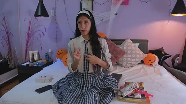 Jiwoo Dodoy  online show from 10/28/25, 01:58