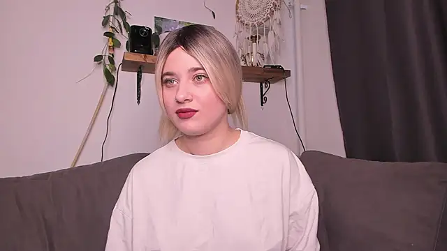 ShyBunny1 online show from 10/08/25, 06:22