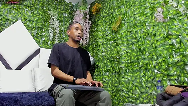 REDBRYAN EBANO online show from 10/24/25, 07:54