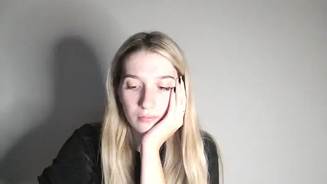Snapshot of Lucyreeel_ chatting on 10/13/25, 04:07 Lucyreeel  online show from 10/13/25, 04:07