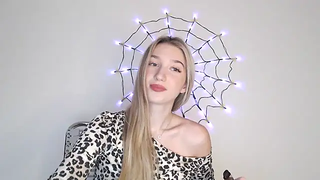 Snapshot of Lucyreeel_ chatting on 10/22/25, 01:55 Lucyreeel  online show from 10/22/25, 01:55
