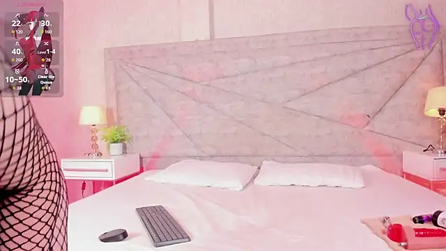 Snapshot of VianyLove__ chatting on 10/13/25, 08:31 VianyLove   online show from 10/13/25, 08:31