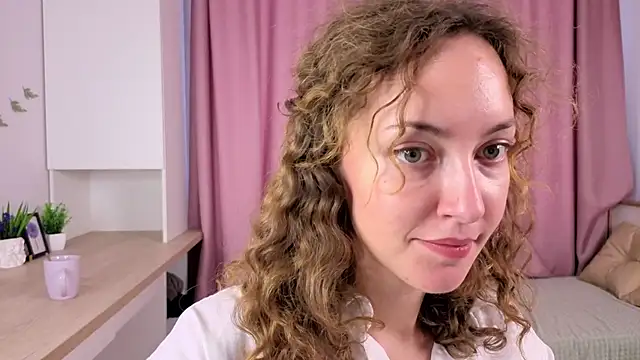 Snapshot of LorraineMann chatting on 10/10/25, 11:42 LorraineMann online show from 10/10/25, 11:42