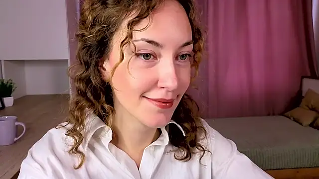 Snapshot of LorraineMann chatting on 10/13/25, 07:19 LorraineMann online show from 10/13/25, 07:19