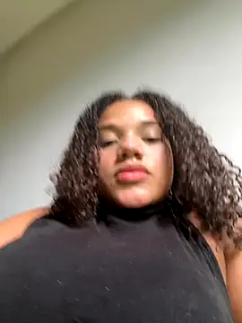 Snapshot of Bombomziin chatting on 10/12/25, 06:51 Bombomziin online show from 10/12/25, 06:51