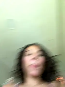 Snapshot of Bombomziin chatting on 10/17/25, 07:05 Bombomziin online show from 10/17/25, 07:05