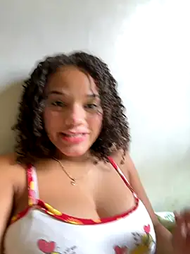 Snapshot of Bombomziin chatting on 10/18/25, 03:35 Bombomziin online show from 10/18/25, 03:35