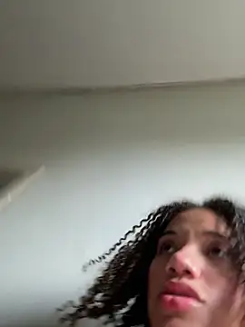 Snapshot of Bombomziin chatting on 10/28/25, 07:38 Bombomziin online show from 10/28/25, 07:38