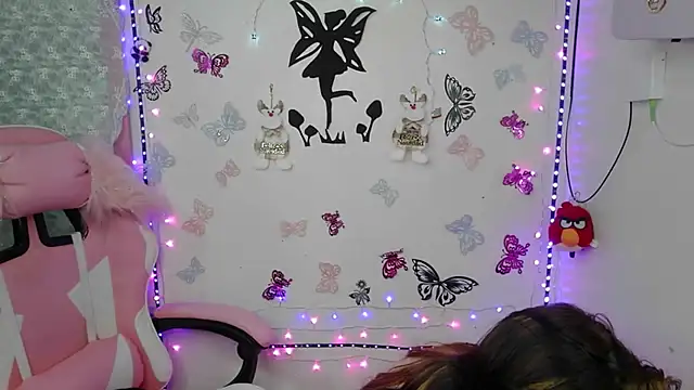 Snapshot of luna00bella7 chatting on 11/12/25, 02:12 luna00bella7 online show from 11/12/25, 02:12