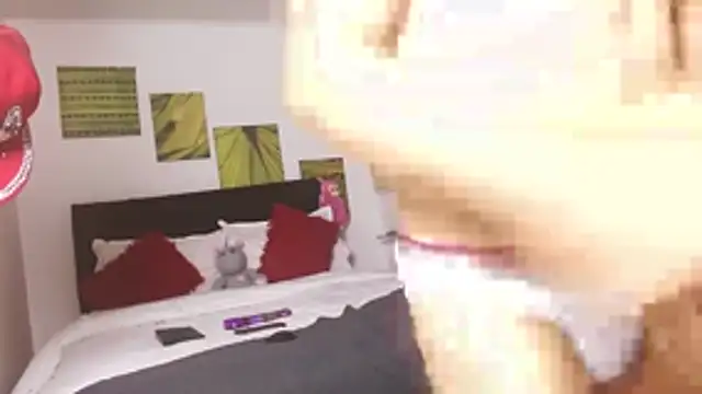 Snapshot of sweet_day19 chatting on 10/17/25, 12:01 sweet day19 online show from 10/17/25, 12:01