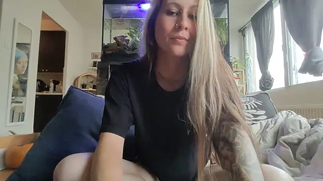 Snapshot of Inked_Snow_Muse chatting on 10/07/25, 05:10 Inked Snow Muse online show from 10/07/25, 05:10