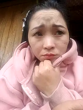 Snapshot of miemie-xx chatting on 10/21/25, 02:34 miemie-xx online show from 10/21/25, 02:34
