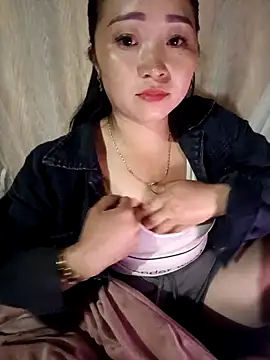 Snapshot of miemie-xx chatting on 10/22/25, 12:27 miemie-xx online show from 10/22/25, 12:27