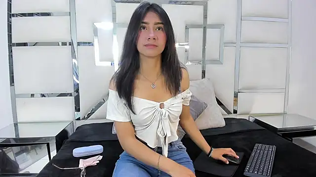 Snapshot of Mia_clark18 chatting on 10/15/25, 03:56 Mia clark18 online show from 10/15/25, 03:56