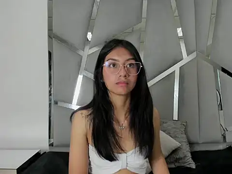 Snapshot of Mia_clark18 chatting on 10/21/25, 09:04 Mia clark18 online show from 10/21/25, 09:04