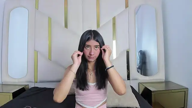 Snapshot of Mia_clark18 chatting on 10/25/25, 06:57 Mia clark18 online show from 10/25/25, 06:57