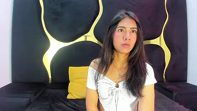 Snapshot of Mia_clark18 chatting on 11/08/25, 04:18 Mia clark18 online show from 11/08/25, 04:18