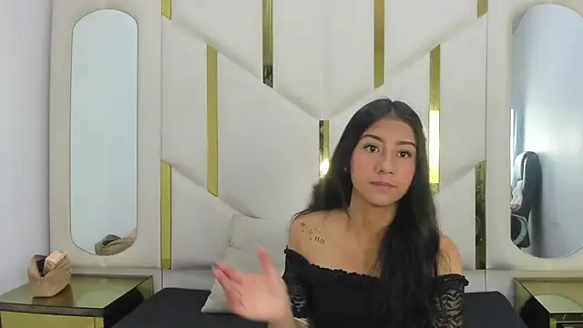 Snapshot of Mia_clark18 chatting on 11/30/25, 04:22 Mia clark18 online show from 11/30/25, 04:22