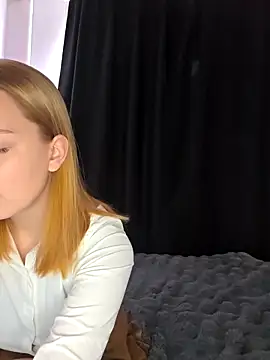 Snapshot of Sweet_Little_Lie chatting on 10/14/25, 02:23 Sweet Little Lie online show from 10/14/25, 02:23