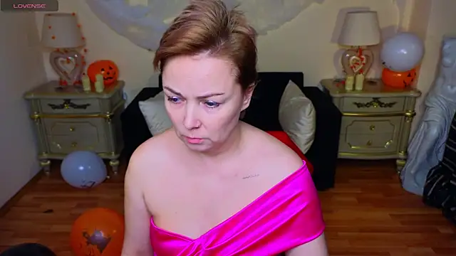 Snapshot of Viola_Rayden chatting on 10/15/25, 11:32 Viola Rayden online show from 10/15/25, 11:32