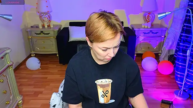 Snapshot of Viola_Rayden chatting on 11/16/25, 06:19 Viola Rayden online show from 11/16/25, 06:19