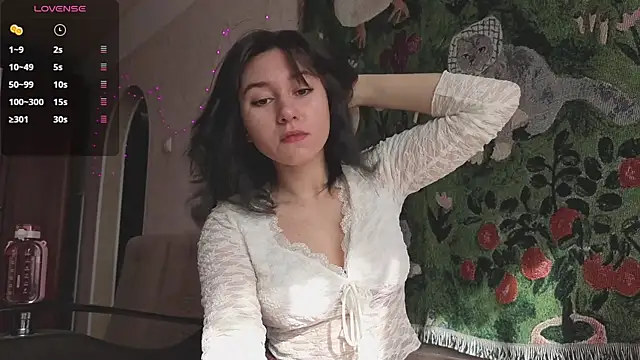 MiaLovelyOne online show from 05/01/26, 04:28