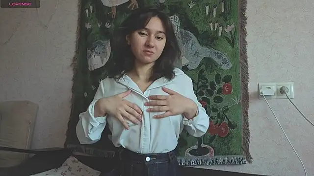 MiaLovelyOne online show from 05/11/26, 07:25