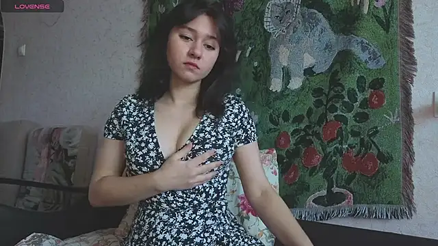 MiaLovelyOne online show from 06/12/26, 07:29