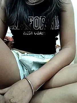 Snapshot of Sexy_Diyaa chatting on 10/08/25, 08:12 Sexy Diyaa online show from 10/08/25, 08:12