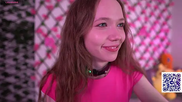 Snapshot of Petite_Polly chatting on 10/10/25, 08:08 Petite Polly online show from 10/10/25, 08:08
