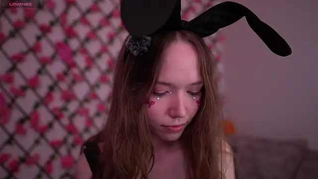 Snapshot of Petite_Polly chatting on 10/22/25, 01:17 Petite Polly online show from 10/22/25, 01:17