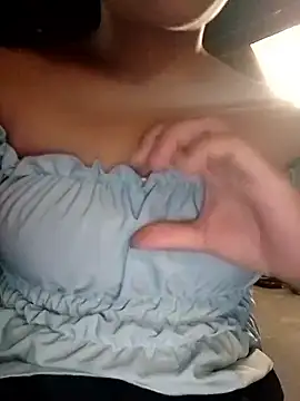 Snapshot of hello-cute chatting on 10/17/25, 03:53 hello-cute online show from 10/17/25, 03:53
