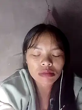Snapshot of hello-cute chatting on 10/20/25, 04:18 hello-cute online show from 10/20/25, 04:18