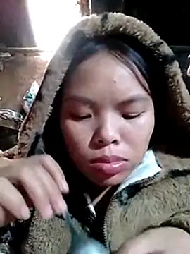 Snapshot of hello-cute chatting on 11/07/25, 04:23 hello-cute online show from 11/07/25, 04:23