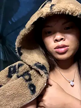 Snapshot of hello-cute chatting on 11/13/25, 03:33 hello-cute online show from 11/13/25, 03:33