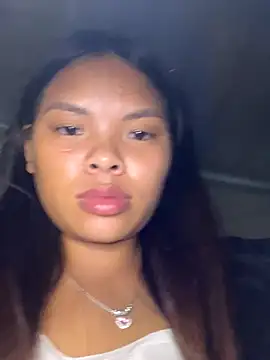 Snapshot of hello-cute chatting on 11/16/25, 03:28 hello-cute online show from 11/16/25, 03:28