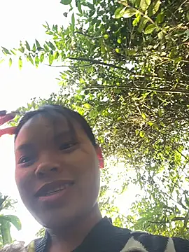 Snapshot of hello-cute chatting on 11/27/25, 01:07 hello-cute online show from 11/27/25, 01:07