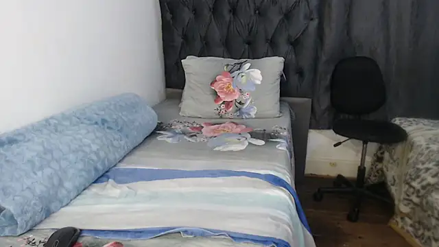 Snapshot of Lacey76 chatting on 11/21/25, 06:28 Lacey76 online show from 11/21/25, 06:28