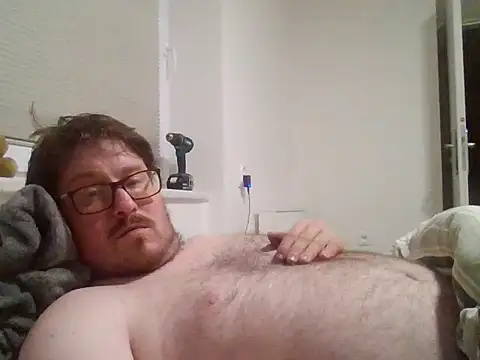 Snapshot of czechguy chatting on 10/17/25, 08:55 czechguy online show from 10/17/25, 08:55