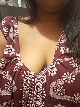 Snapshot of janu-janvi chatting on 11/11/25, 04:51 janu-janvi online show from 11/11/25, 04:51