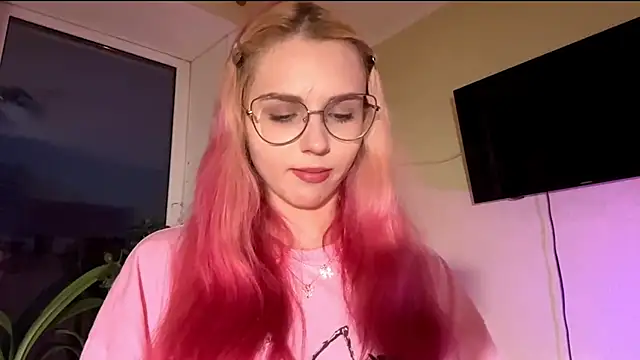 Snapshot of CherlynBlose chatting on 10/15/25, 02:28 CherlynBlose online show from 10/15/25, 02:28