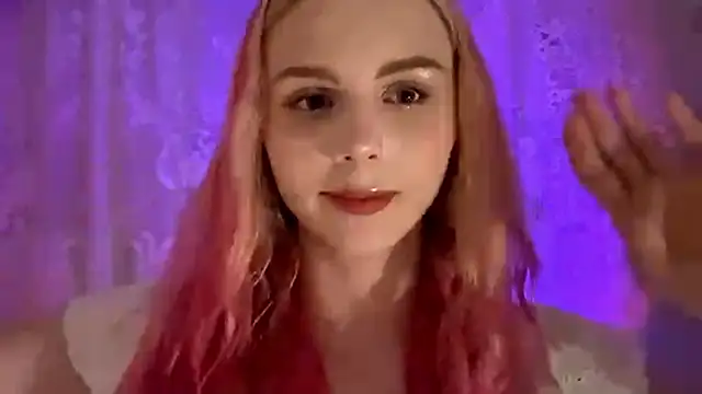 Snapshot of CherlynBlose chatting on 10/19/25, 03:34 CherlynBlose online show from 10/19/25, 03:34