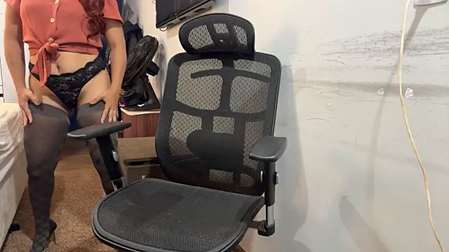 Snapshot of CasadaManeira25 chatting on 10/11/25, 05:44 CasadaManeira25 online show from 10/11/25, 05:44