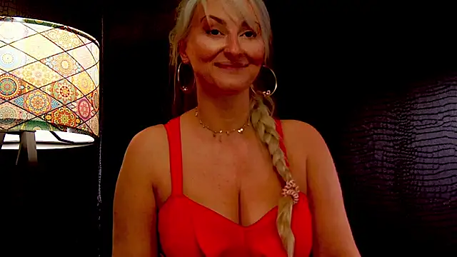 Snapshot of LeticiaReys chatting on 11/29/25, 11:30 LeticiaReys online show from 11/29/25, 11:30