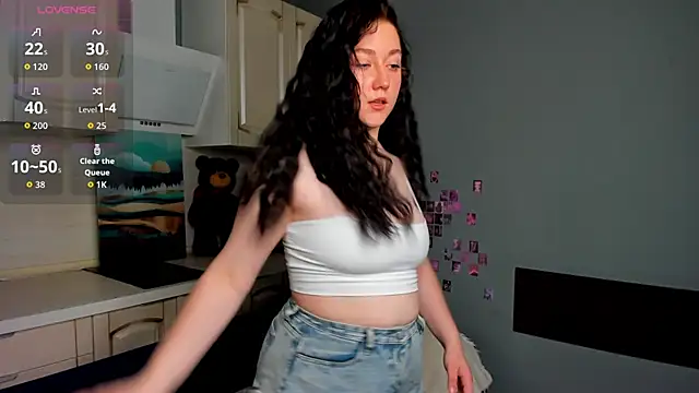 Snapshot of Diana_charon chatting on 10/21/25, 01:28 Diana charon online show from 10/21/25, 01:28